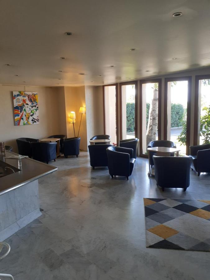 Logis Le Luth Hotell Mirecourt Exteriör bild