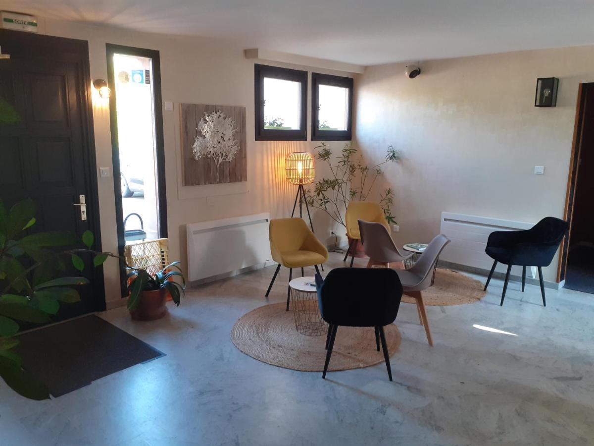 Logis Le Luth Hotell Mirecourt Exteriör bild