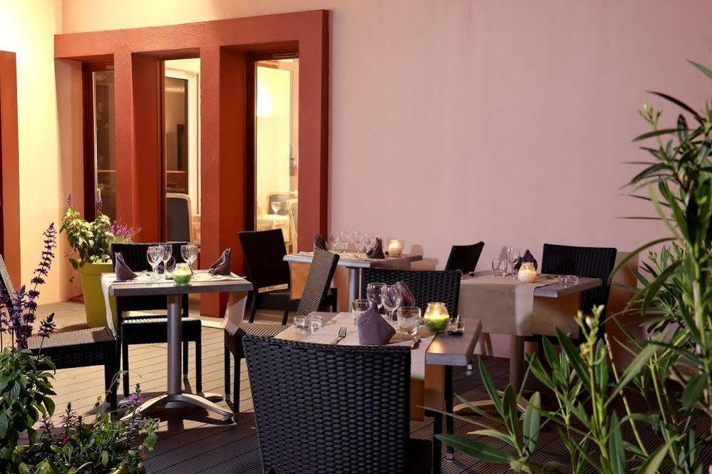 Logis Le Luth Hotell Mirecourt Exteriör bild