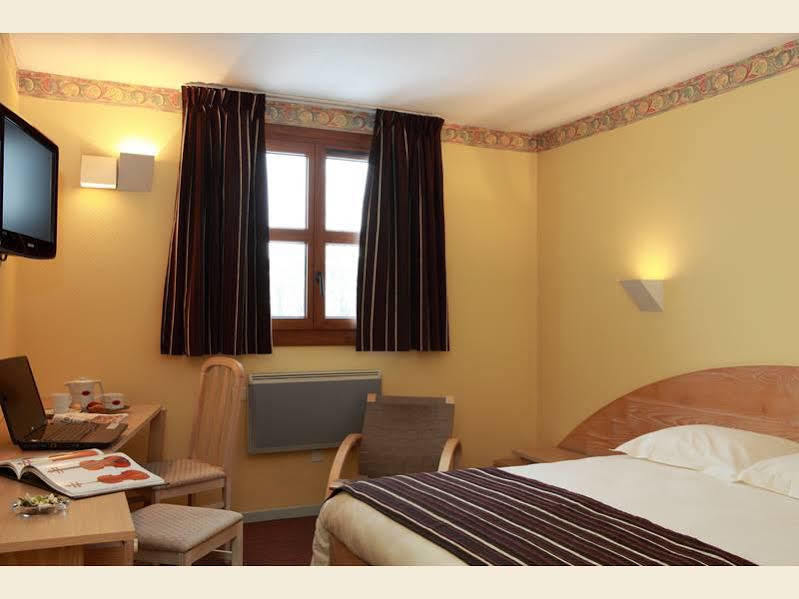 Logis Le Luth Hotell Mirecourt Exteriör bild